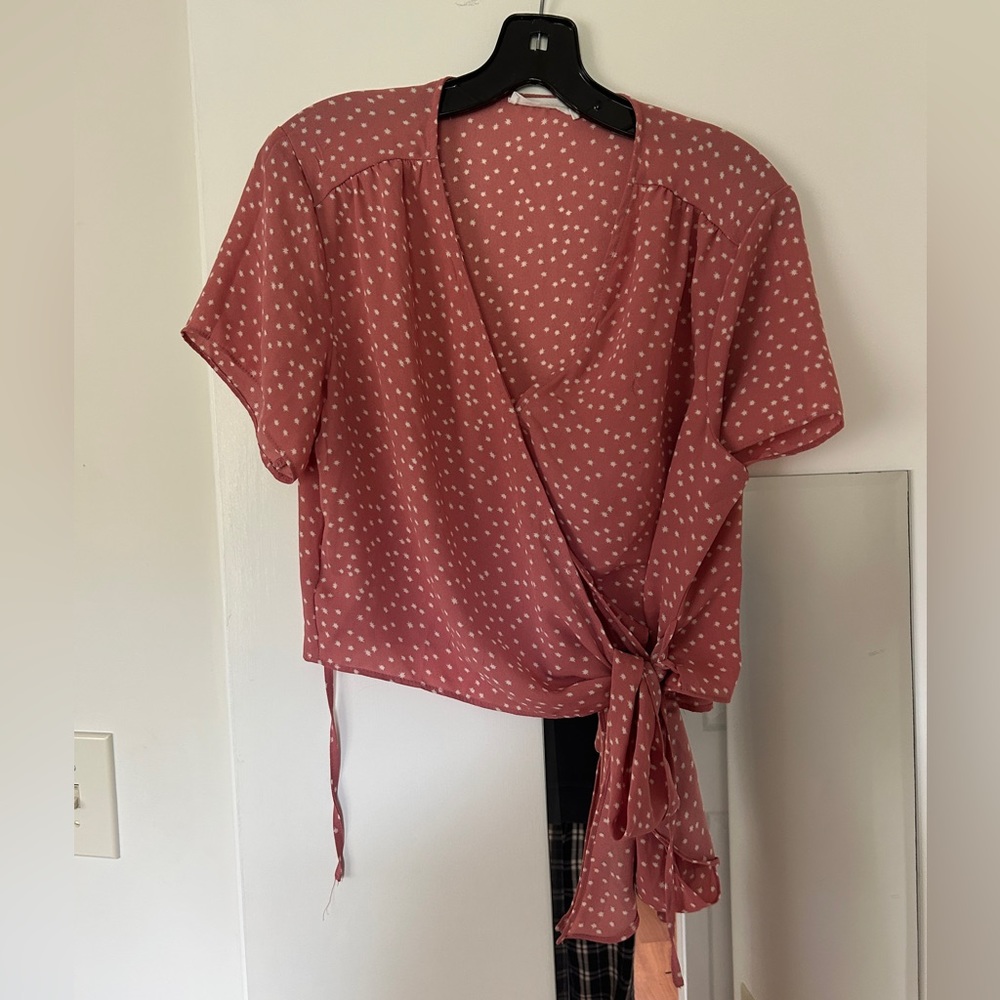Lush size s tie front cropped pink shirt with stars